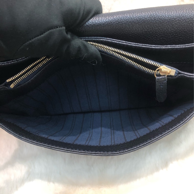 LV 黑色全皮壓紋金扣 Hobo袋 XB910-14