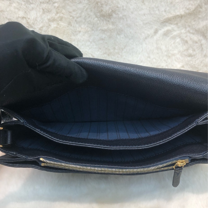 LV 黑色全皮壓紋金扣 Hobo袋 XB910-17