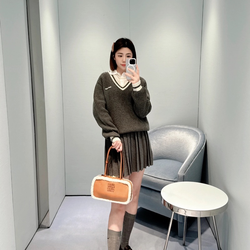 售9.5新Miumiu 牌超美上衣-1