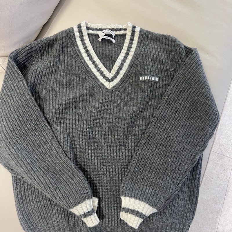 售9.5新Miumiu 牌超美上衣-3