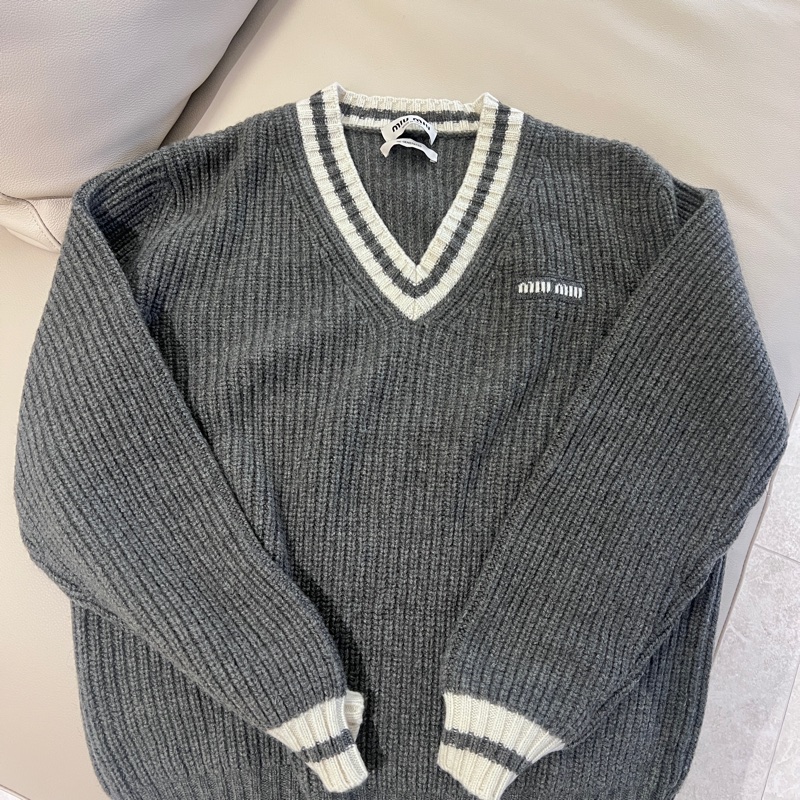 售9.5新Miumiu 牌超美上衣-4