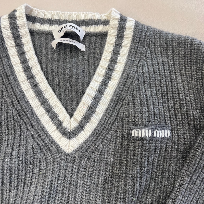 售9.5新Miumiu 牌超美上衣-5