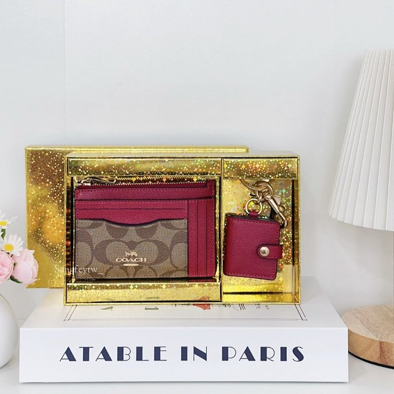 Coach 零錢包+吊飾 限定款禮盒組-0