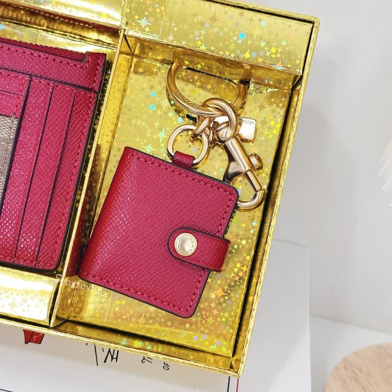 Coach 零錢包+吊飾 限定款禮盒組-4