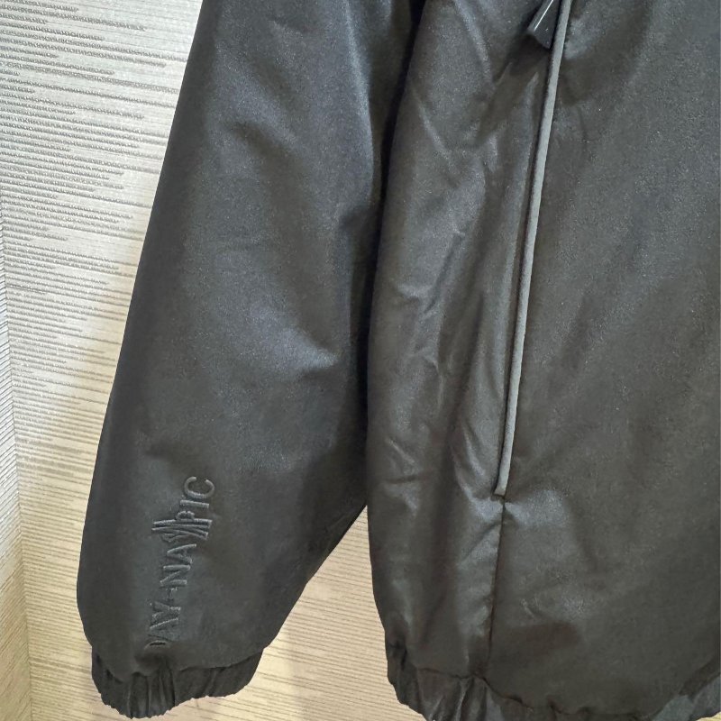 💎Han's house精品服飾💎moncler Bergun 滑雪系列 羽絨 外套 特殊款 原價72800-4