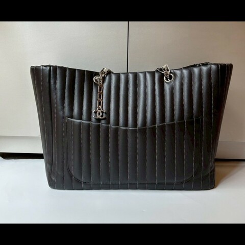 Chanel 銀鍊黑皮直格托特包