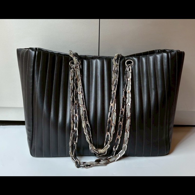 Chanel 銀鍊黑皮直格托特包-1