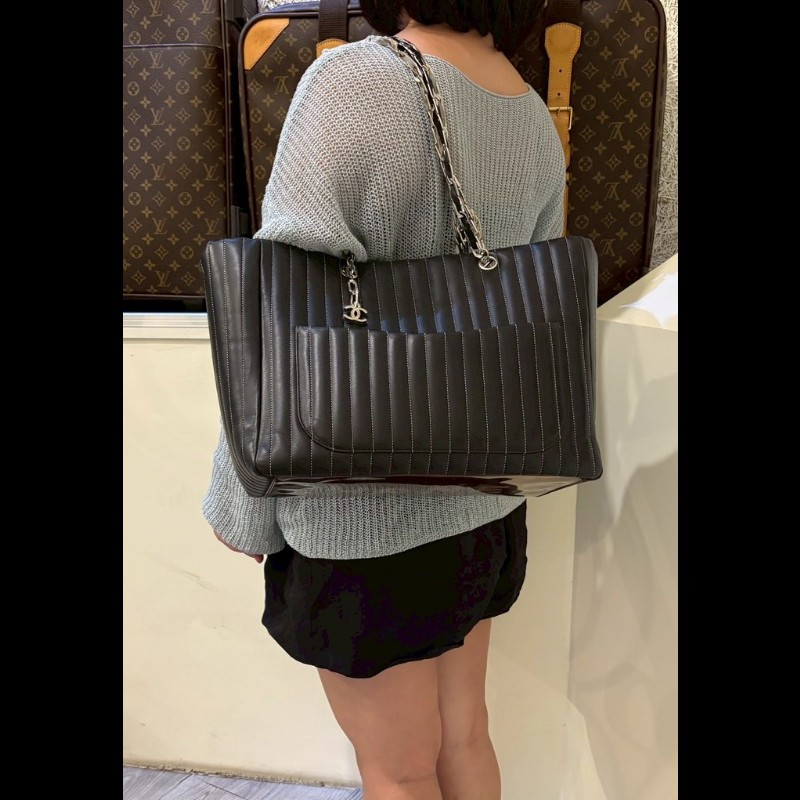 Chanel 銀鍊黑皮直格托特包-3
