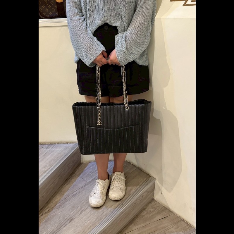 Chanel 銀鍊黑皮直格托特包-4