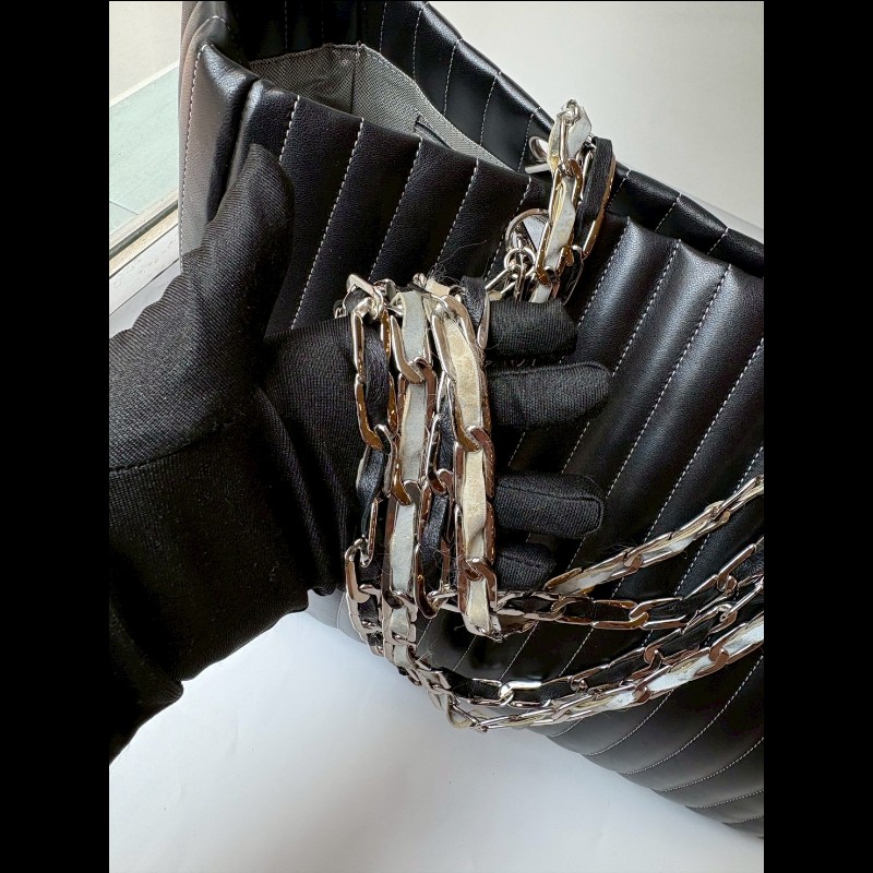 Chanel 銀鍊黑皮直格托特包-6