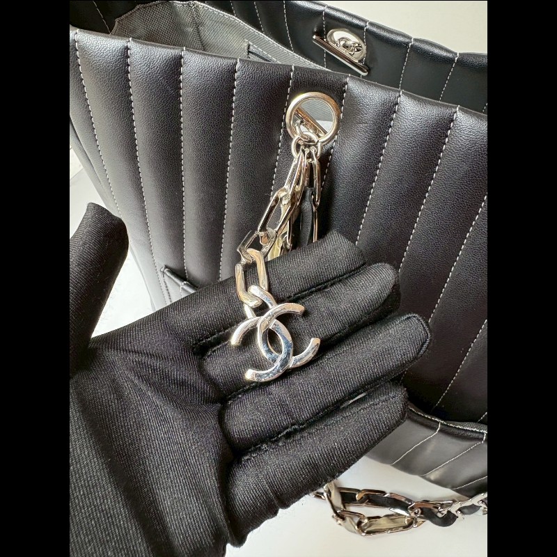 Chanel 銀鍊黑皮直格托特包-8