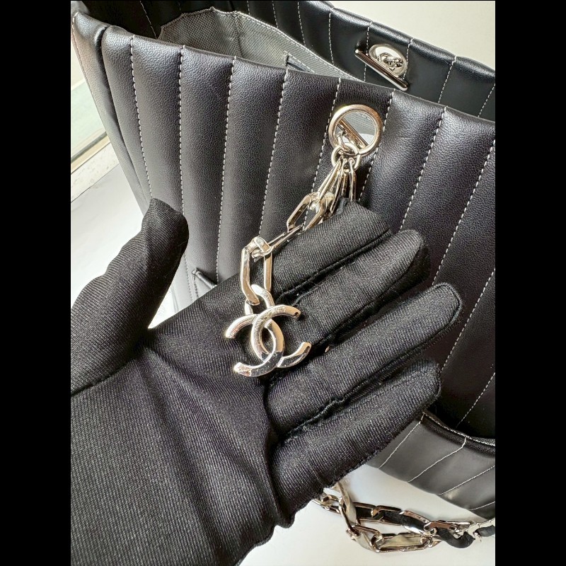 Chanel 銀鍊黑皮直格托特包-9