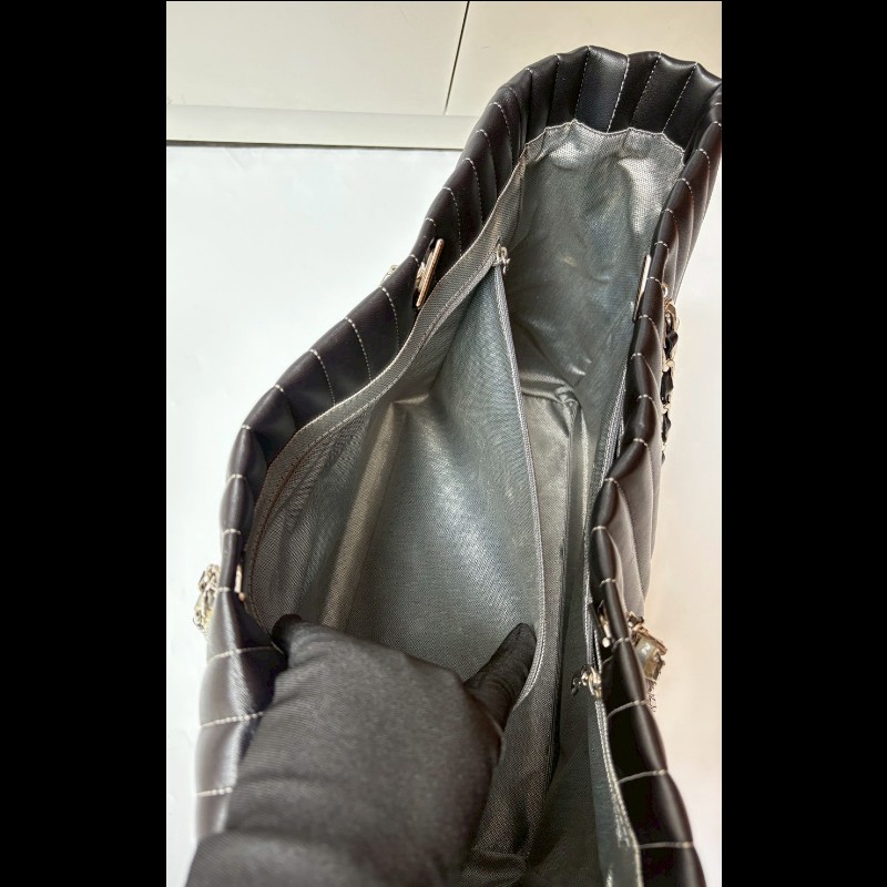 Chanel 銀鍊黑皮直格托特包-17