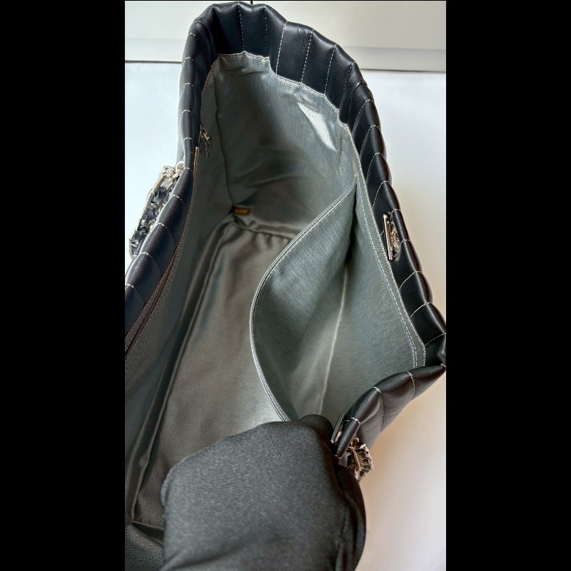 Chanel 銀鍊黑皮直格托特包-19