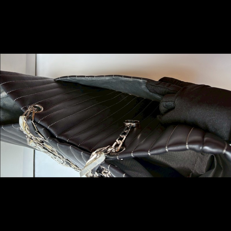 Chanel 銀鍊黑皮直格托特包-20