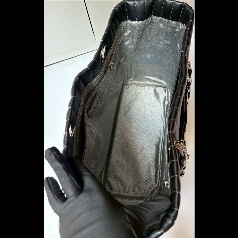 Chanel 銀鍊黑皮直格托特包-22