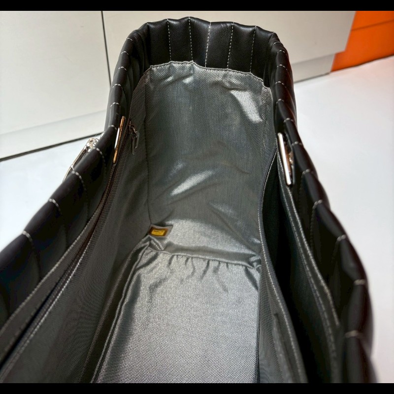 Chanel 銀鍊黑皮直格托特包-23