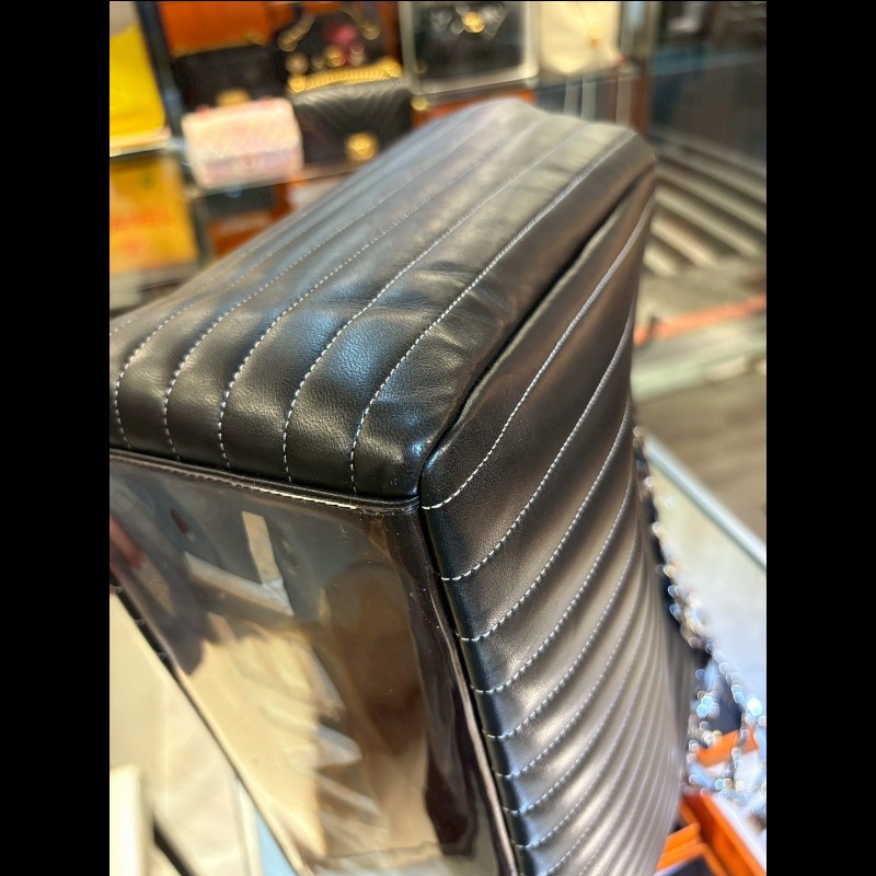 Chanel 銀鍊黑皮直格托特包-12