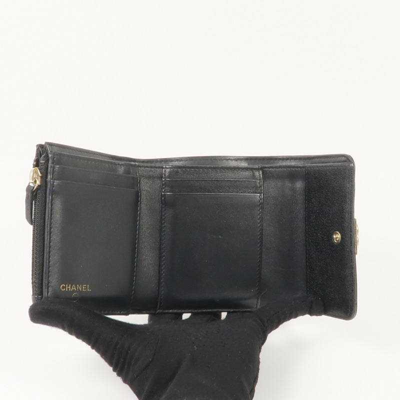 CHANEL 牛皮皮革Boy Trifold Wallet金扣錢包-11