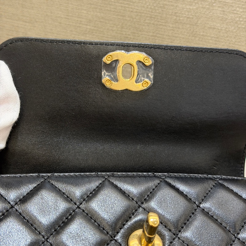 Chanel mini Flap Bg 黑金手柄鏈條包 芯片款-11