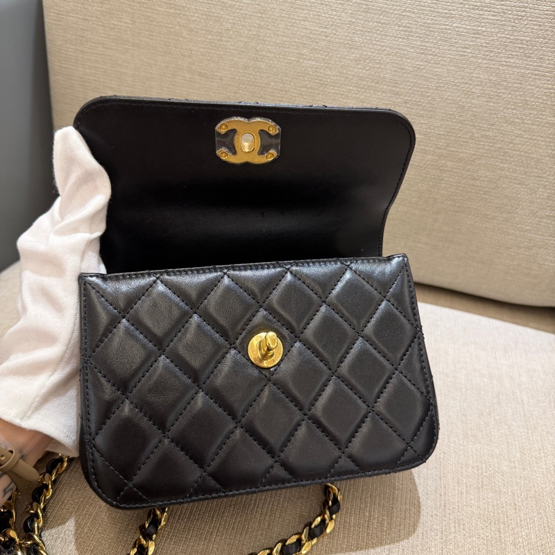 Chanel mini Flap Bg 黑金手柄鏈條包 芯片款-12