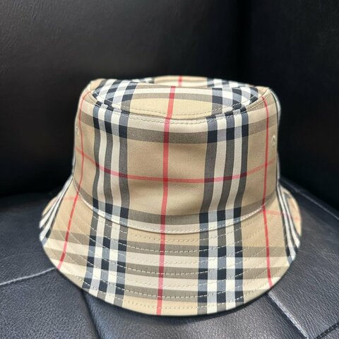 💎Han's house精品服飾💎 BURBERRY TB 格紋 漁夫 帽子 男女可帶 原價12500