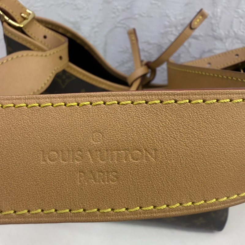 Louis Vuitton CarryAll PM-25