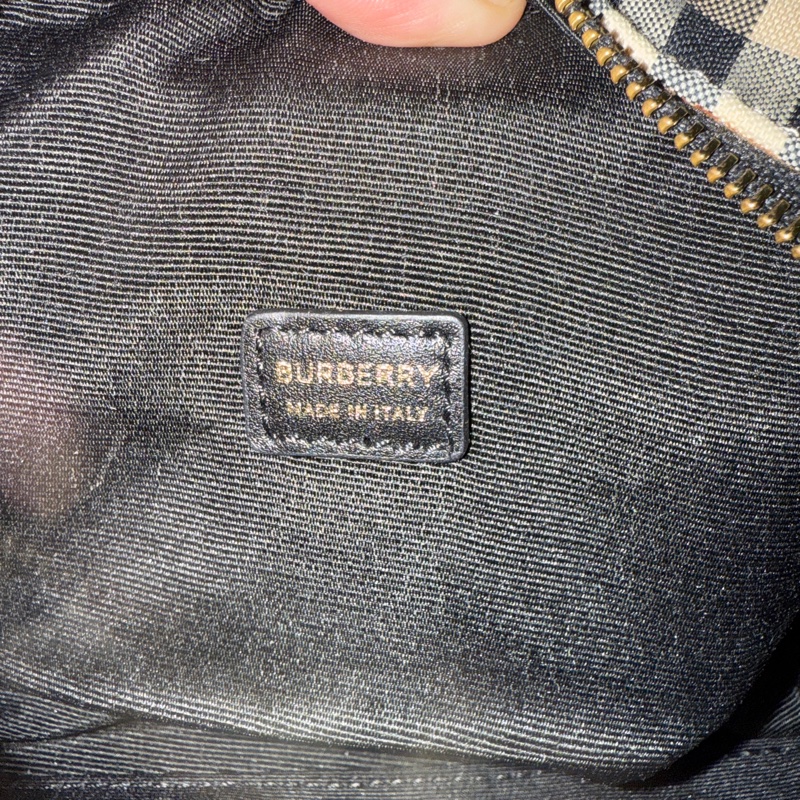 近新BURBERRY Cube包/牛皮/有試背圖(有正品編碼/附品牌辨識卡)看圖看內文-8
