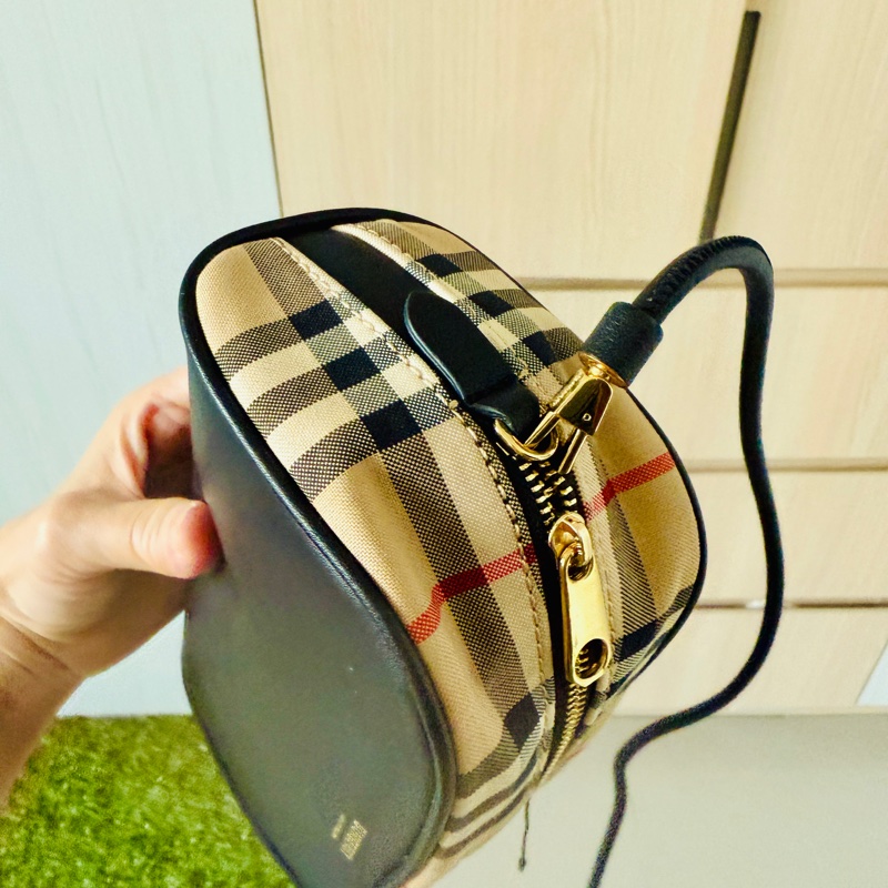 近新BURBERRY Cube包/牛皮/有試背圖(有正品編碼/附品牌辨識卡)看圖看內文-13