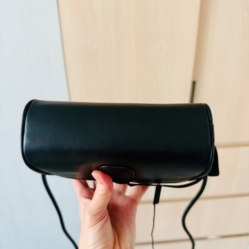 近新BURBERRY Cube包/牛皮/有試背圖(有正品編碼/附品牌辨識卡)看圖看內文-14