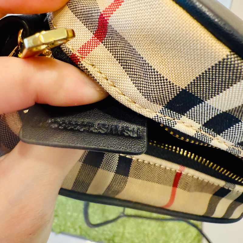 近新BURBERRY Cube包/牛皮/有試背圖(有正品編碼/附品牌辨識卡)看圖看內文-16