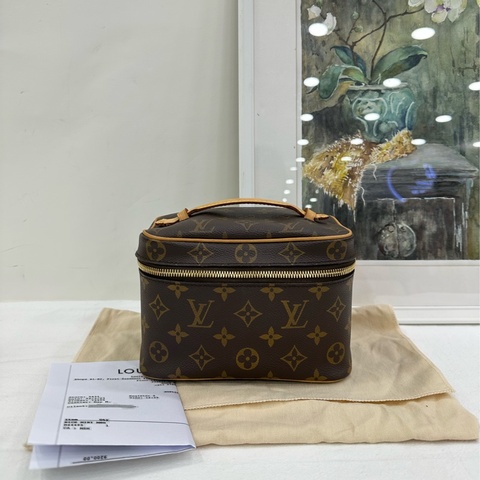LOUIS VUITTON Nice nano精巧身形LV銘紋金屬拉鍊頭 塗層帆布拼牛皮革飾邊 化妝包手提包 迷你  芯片 有購證
