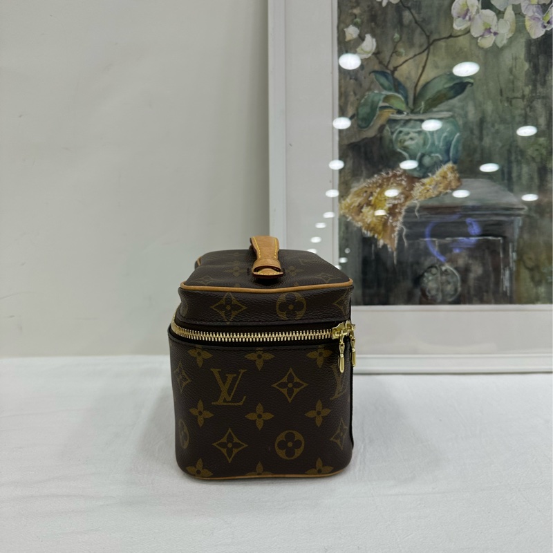 LOUIS VUITTON Nice nano精巧身形LV銘紋金屬拉鍊頭 塗層帆布拼牛皮革飾邊 化妝包手提包 迷你 芯片 有購證-3