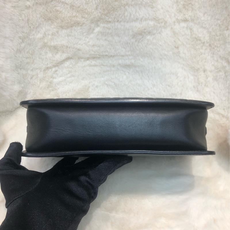 FENDI 黑色浮雕local相機包 O483NY-2