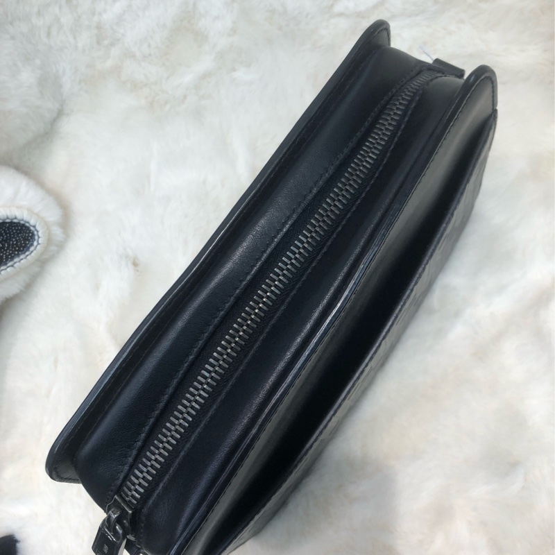 FENDI 黑色浮雕local相機包 O483NY-5