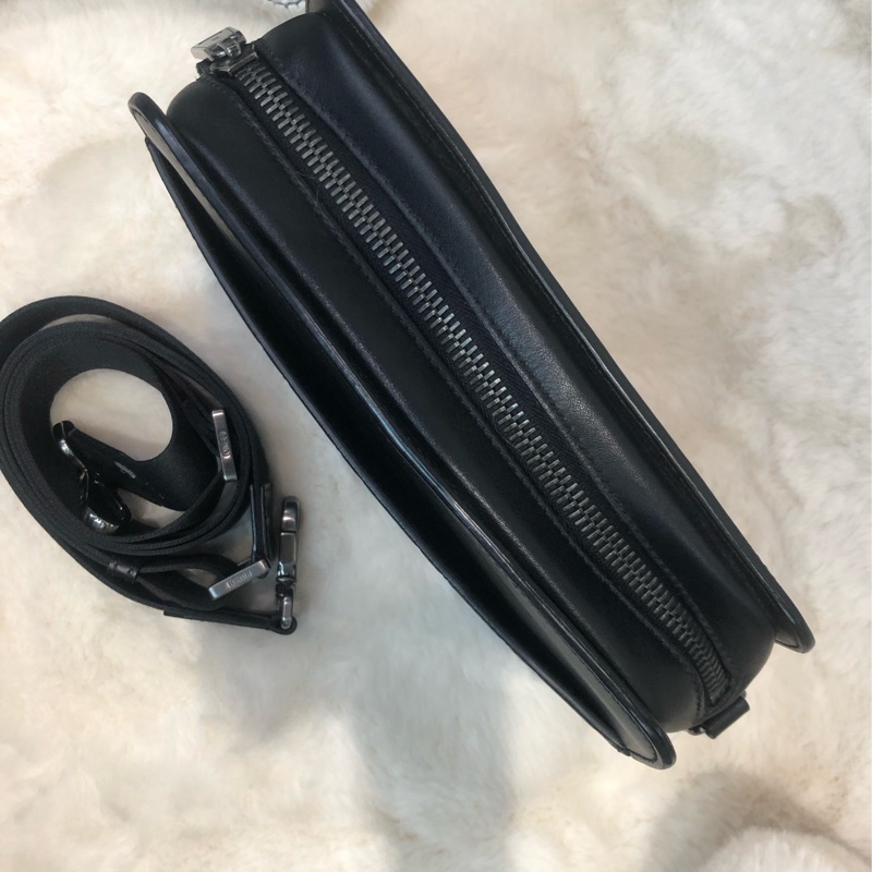 FENDI 黑色浮雕local相機包 O483NY-6