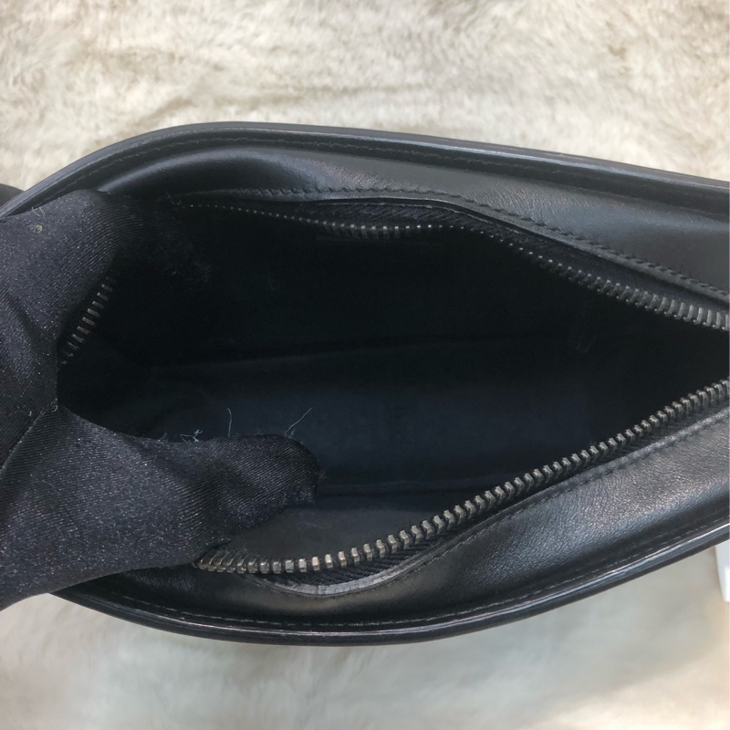 FENDI 黑色浮雕local相機包 O483NY-12