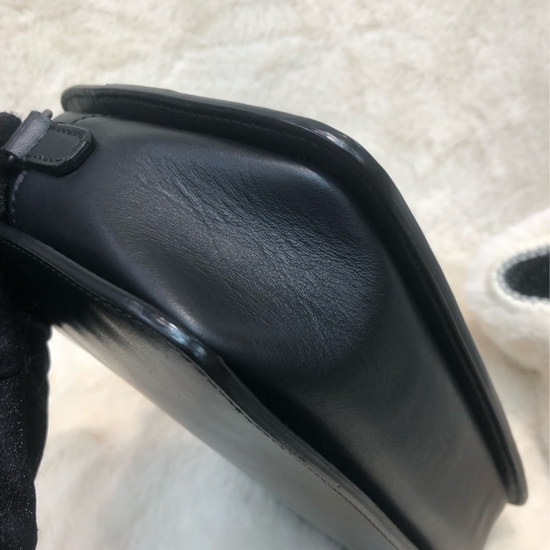 FENDI 黑色浮雕local相機包 O483NY-9