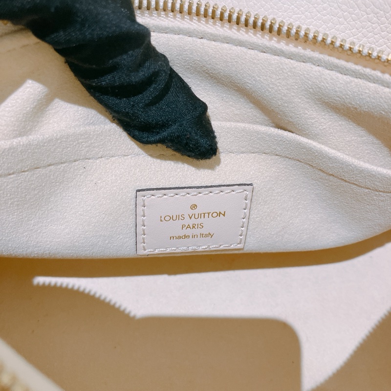 TK1886 Louis Vuitton 路易威登奶昔白手提/斜挎包On The Go East West Monogram Empreinte Cream X GHW-5