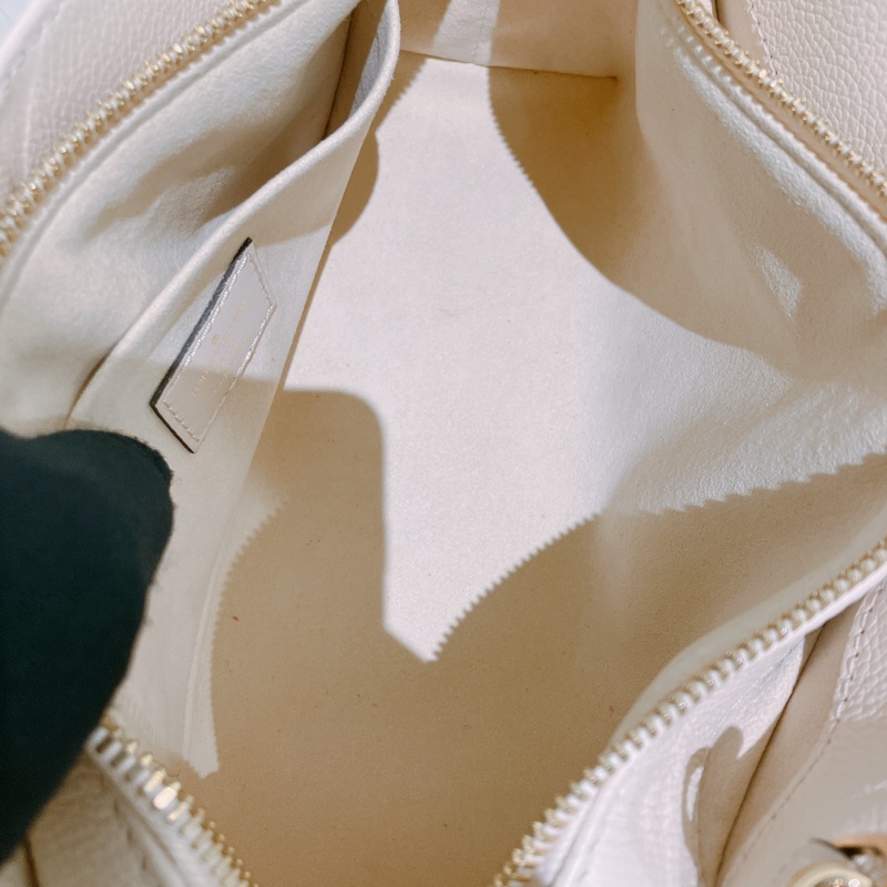 TK1886 Louis Vuitton 路易威登奶昔白手提/斜挎包On The Go East West Monogram Empreinte Cream X GHW-30