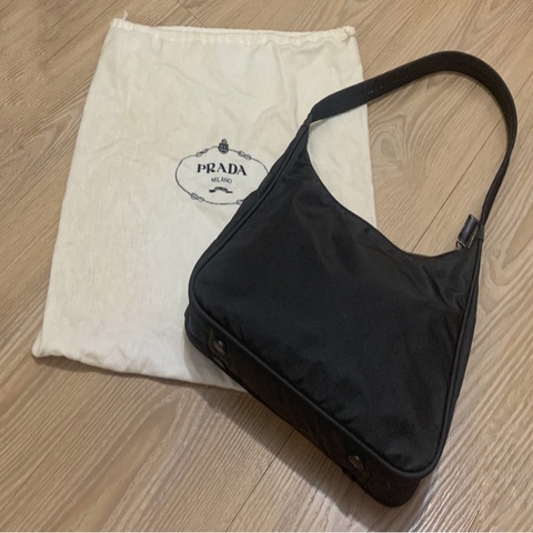 Prada 黑色尼龍托特包