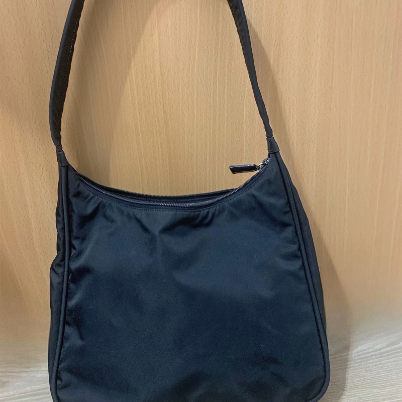 Prada 黑色尼龍托特包-1