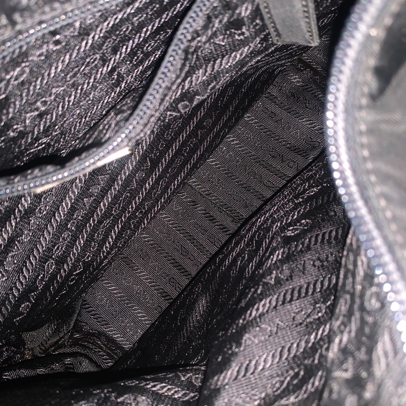 Prada 黑色尼龍托特包-4