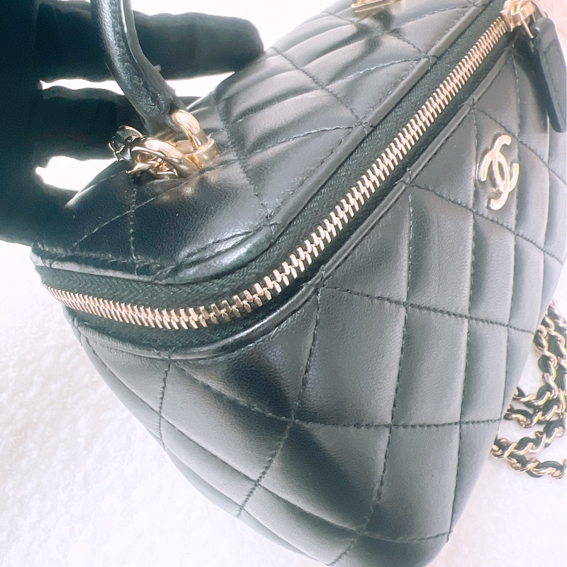 Chanel 黑金手柄鏈條長盒子/化妝包-1