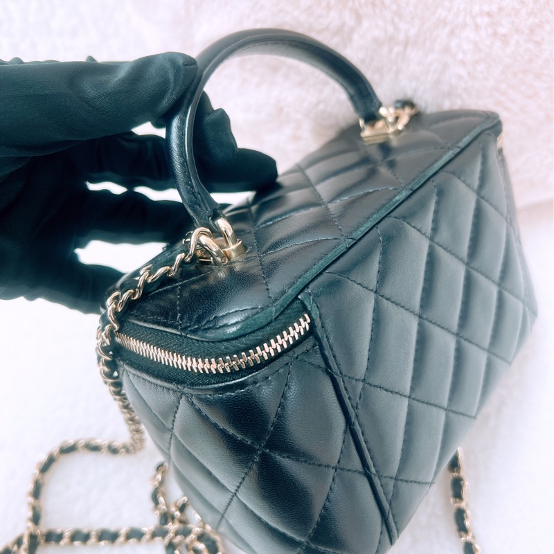 Chanel 黑金手柄鏈條長盒子/化妝包-9