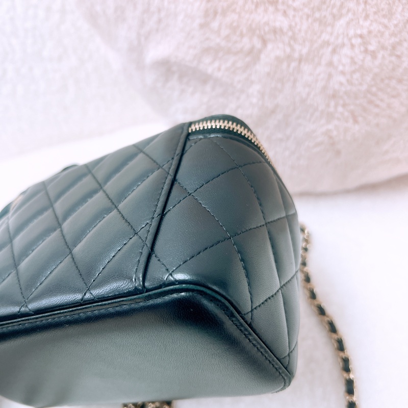 Chanel 黑金手柄鏈條長盒子/化妝包-11