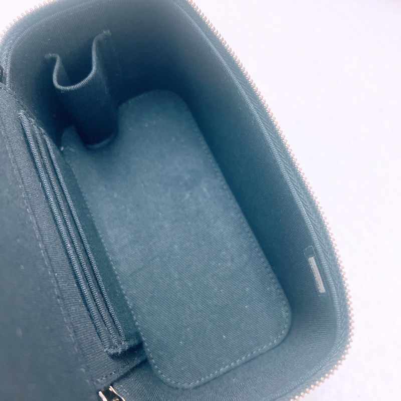 Chanel 黑金手柄鏈條長盒子/化妝包-14