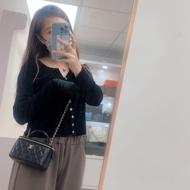 Chanel 黑金手柄鏈條長盒子/化妝包-15