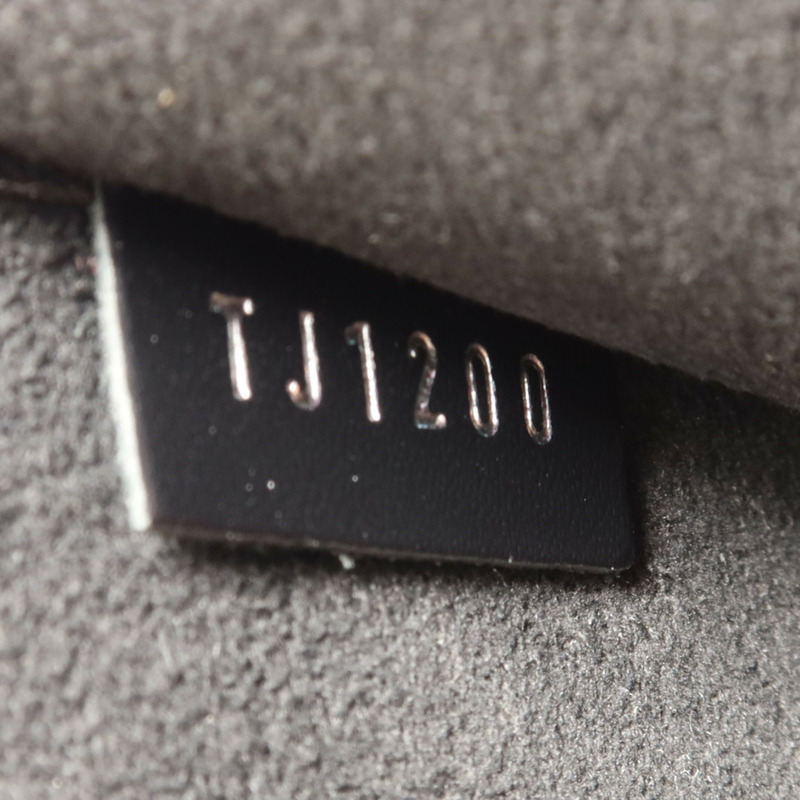 LOUIS VUITTON Epi Pochette Felicie銀扣鏈帶肩背袋-6