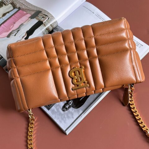 ::BURBERRY:: LOLA 金屬TB LOGO絎縫格紋小羊皮拉鍊方包斜背包(咖)